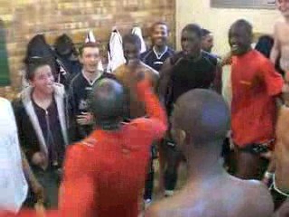 Evry-Blanc Mesnil Sport Football cris de guerre au vestiaire