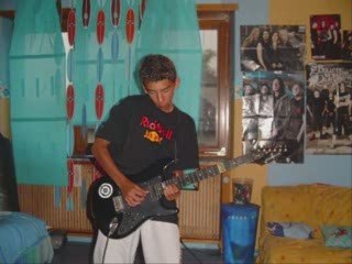 Un peu de musique faitte sur la guitare de kevin the dodo