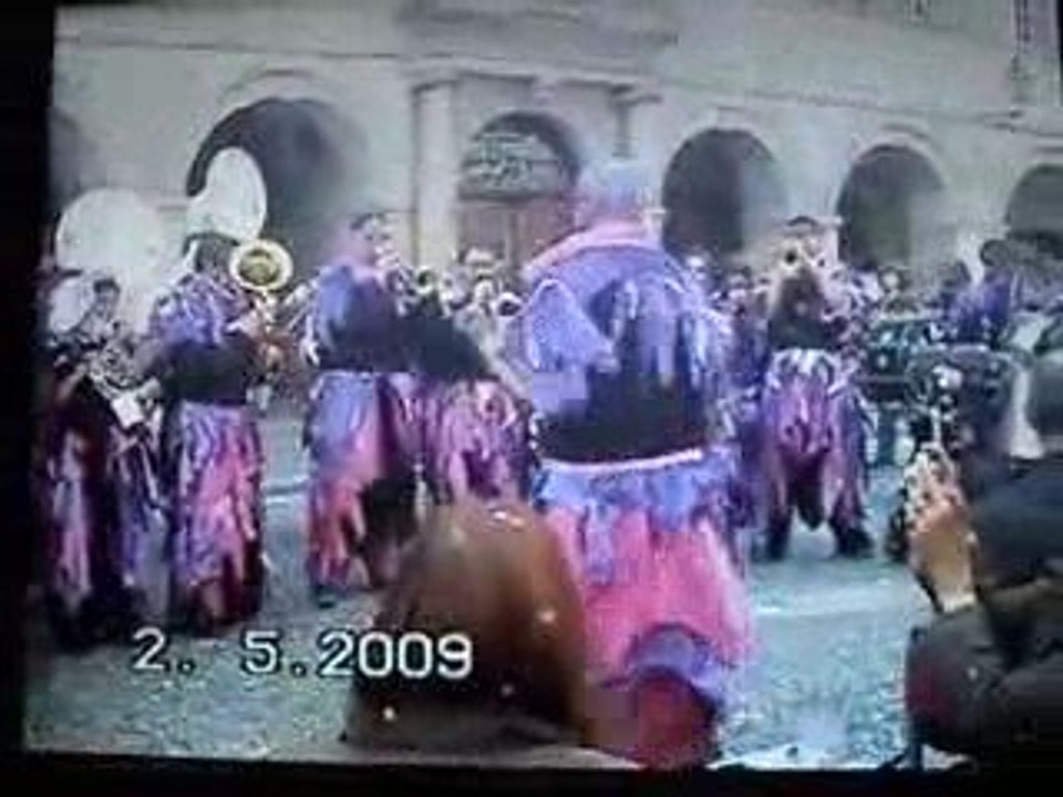 Les Bedzules qui jouent I get around au Carnaval de lausanne