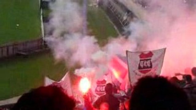 PSG - RENNES : FUMIGENES PUISSANCE PARIS (G ROUGE) HQ