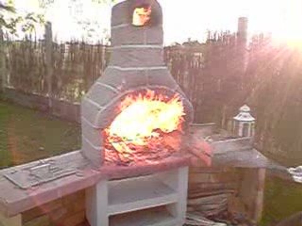 Régis fou le feu au barbecue