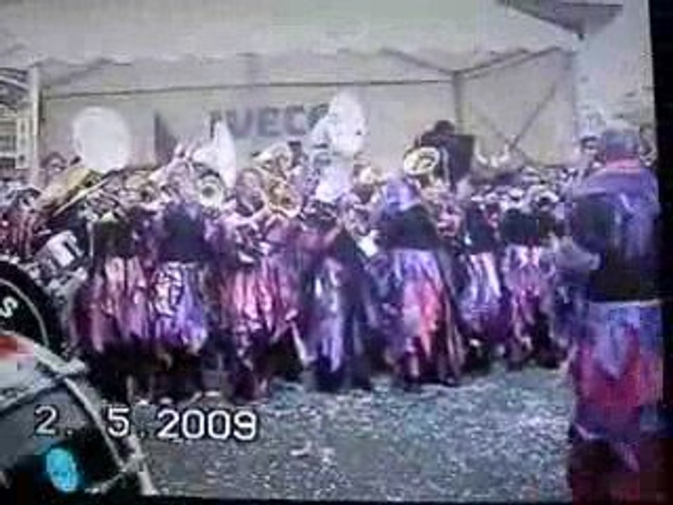 Les Bedzules qui jouent Arique adieu au Carnaval de lausanne