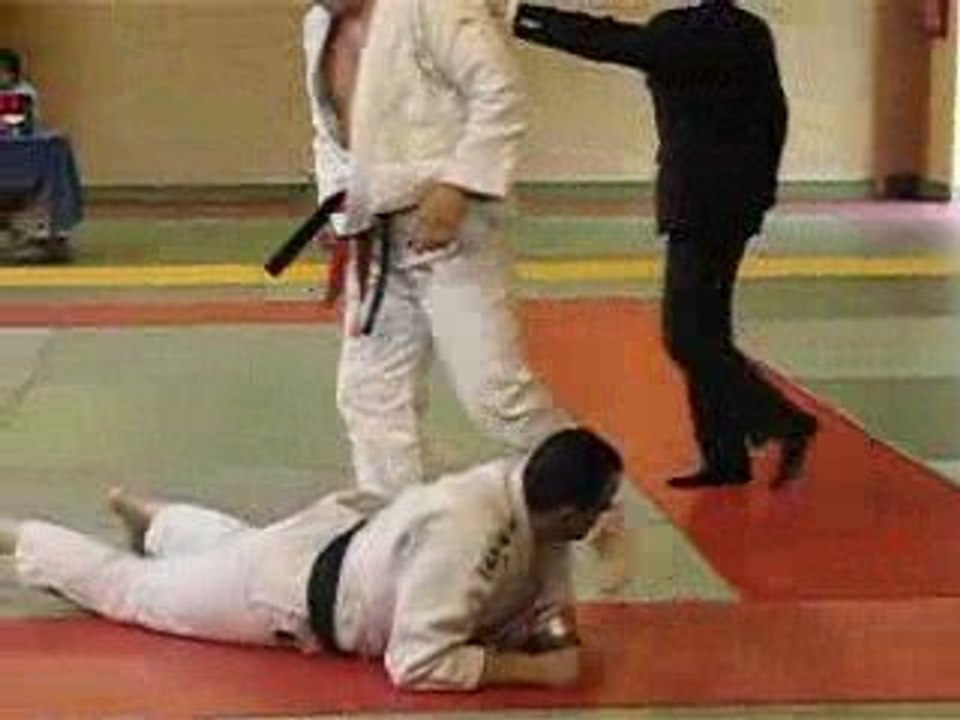 maigret(la brute) VS TRABELSI vice champion de france  2009