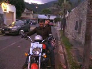 Los novios y la moto