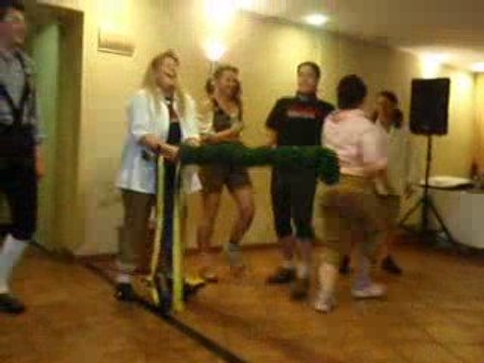 Zickentanz zum Zickengesang 'Mia san mia'