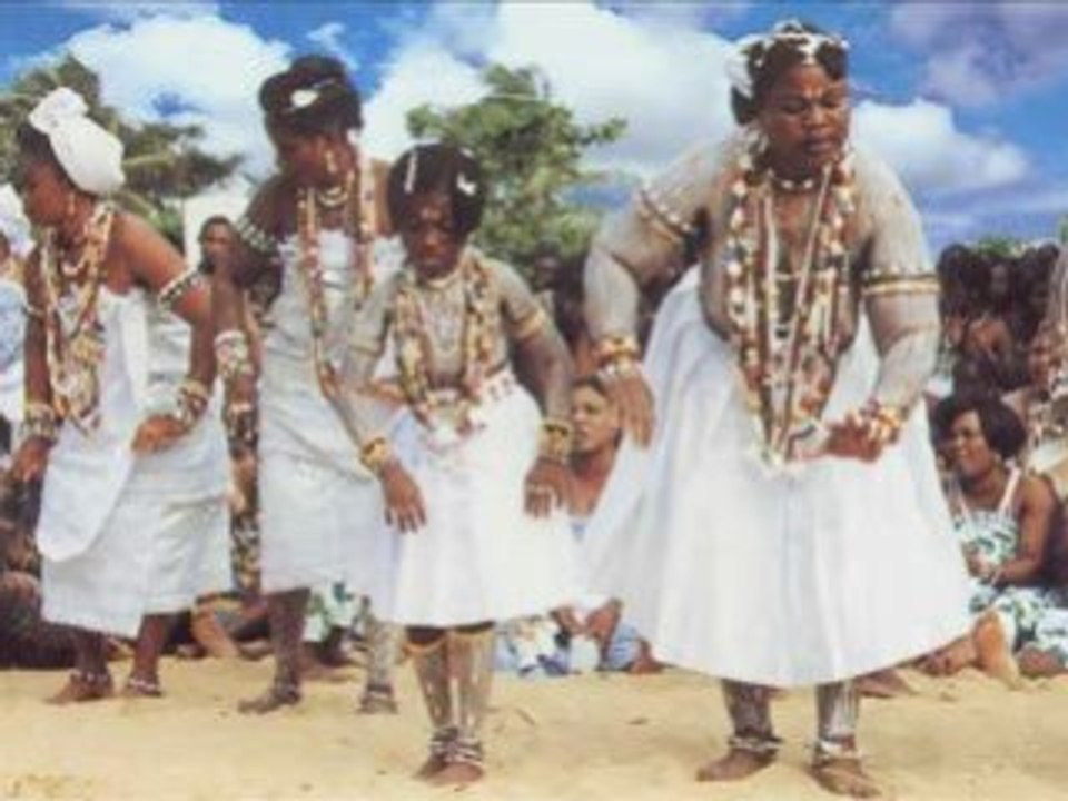 Kemi Seba enseigne à l'Institut Shabazz (culture noire)