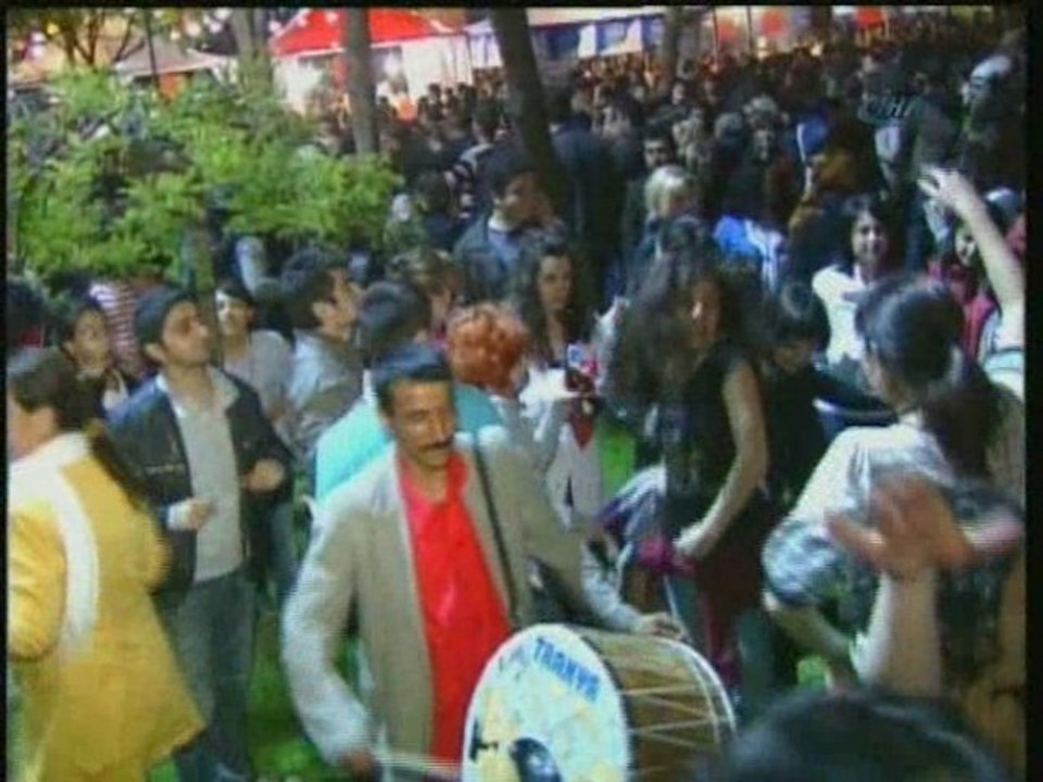 Ahırkapı'da 2010 Hıdrellez Şenlikleri Çoşkuyla Kutlandı