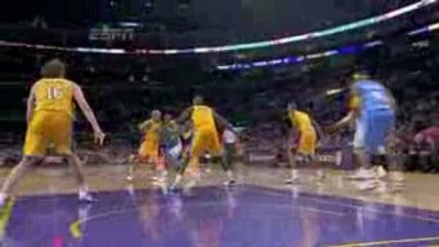 Kenyon Martin gets the dish from J.R. Smith inside for the e