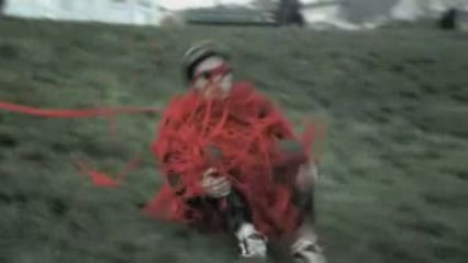Massive yarn ball rolls through San Francisco [Ray-Ban]