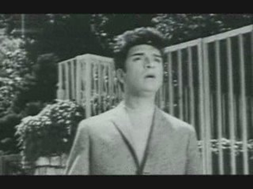 Zeki Müren Bir yanginin külünü