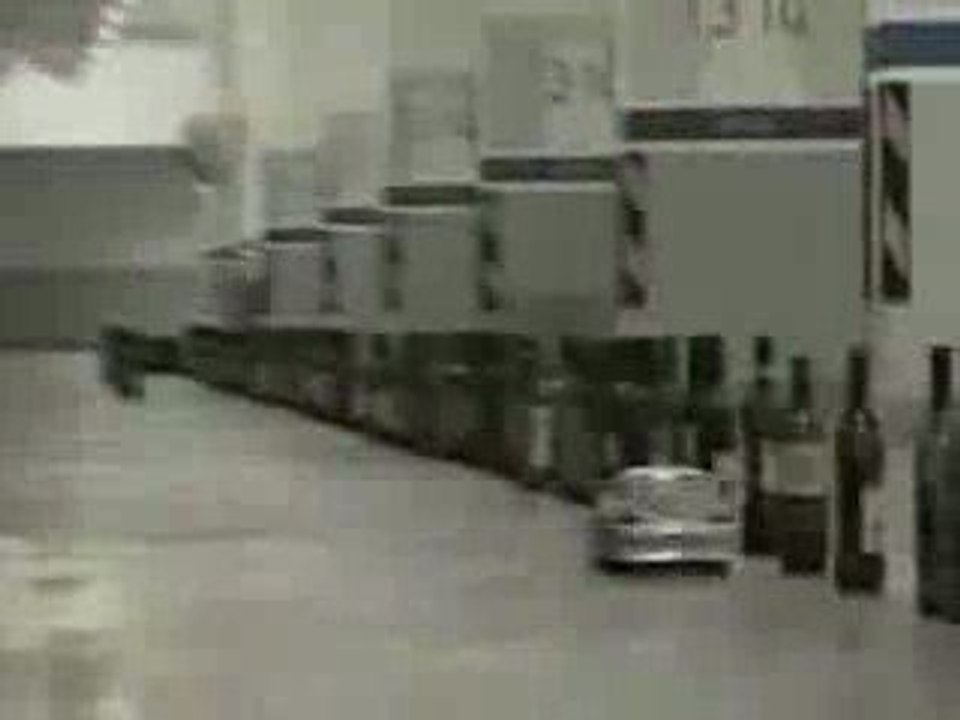 Musique de mario avec des bouteilles + voiture télécommandé