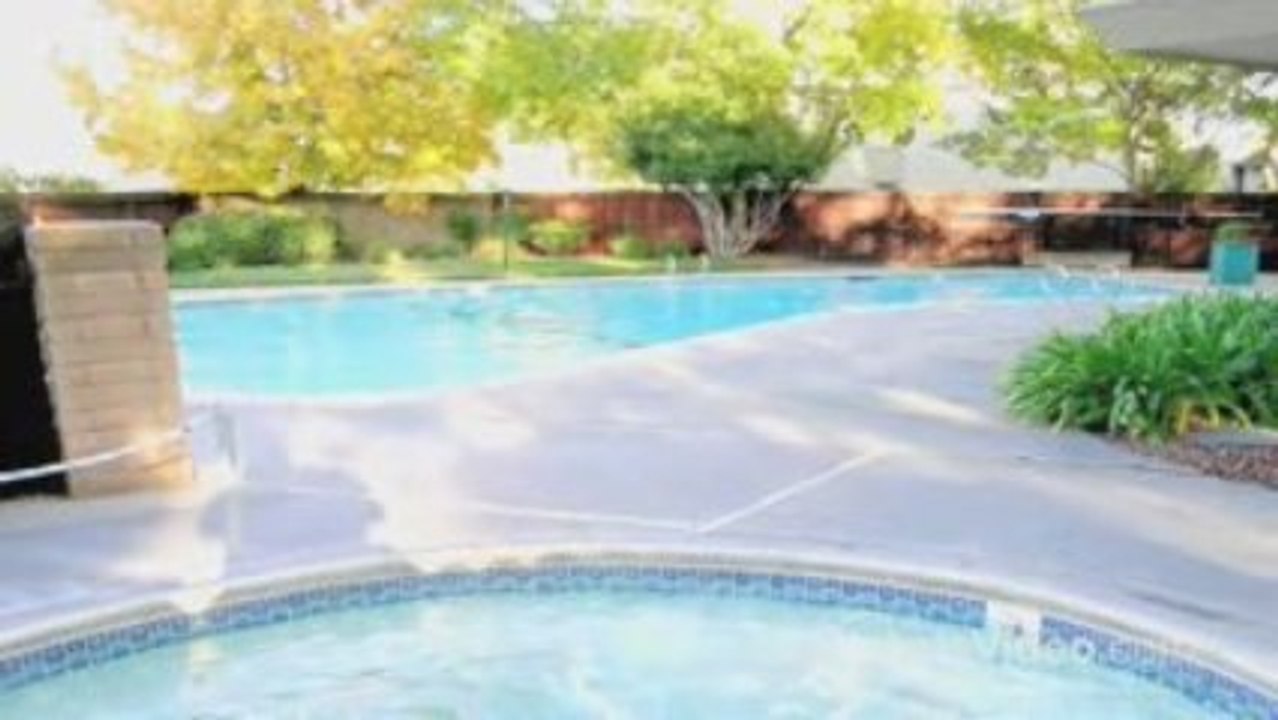 ForRent.com Village Green Apartments in Sacramento, CA