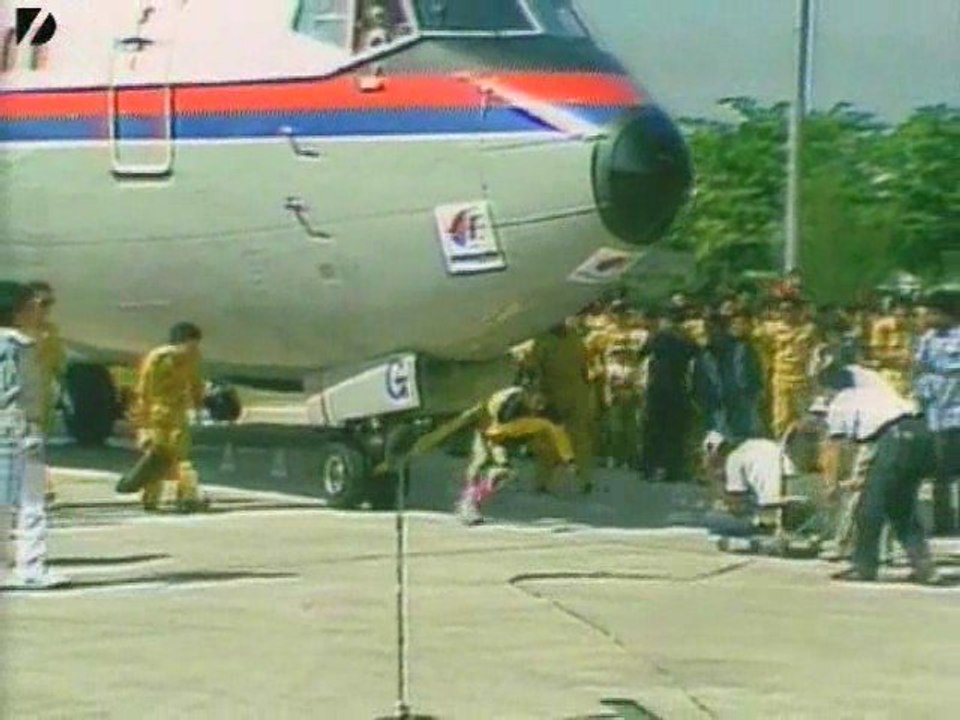 Man Pulls Plane With Hair