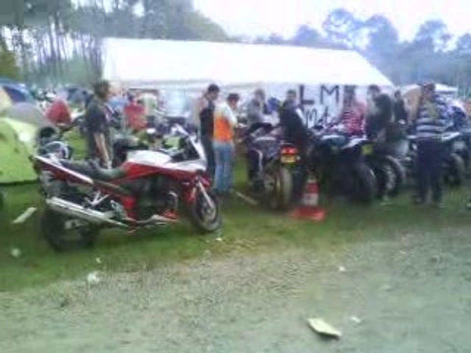 Les motards fou en pleine action au 24 heures 2009.