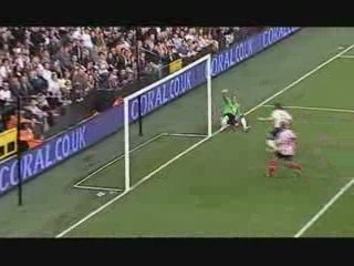 CANAL+ tir sur poteau