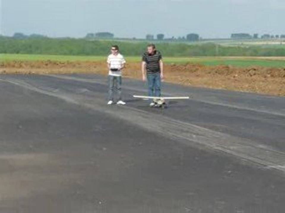 Premier Vol sur le terrain de Senlis le Sec