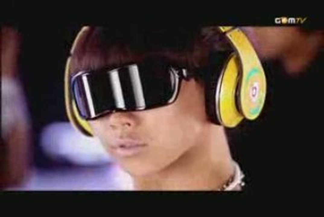 2NE1 - Fire (Space Ver.)