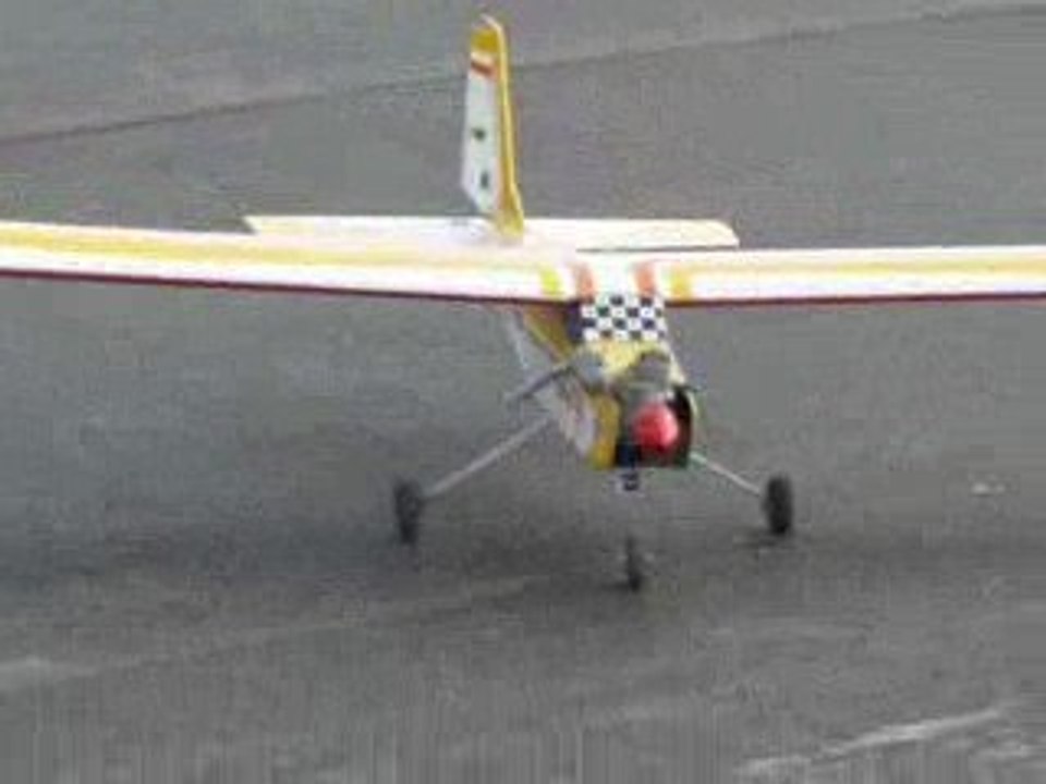 Premier atterrissage sur le terrain de Senlis le Sec