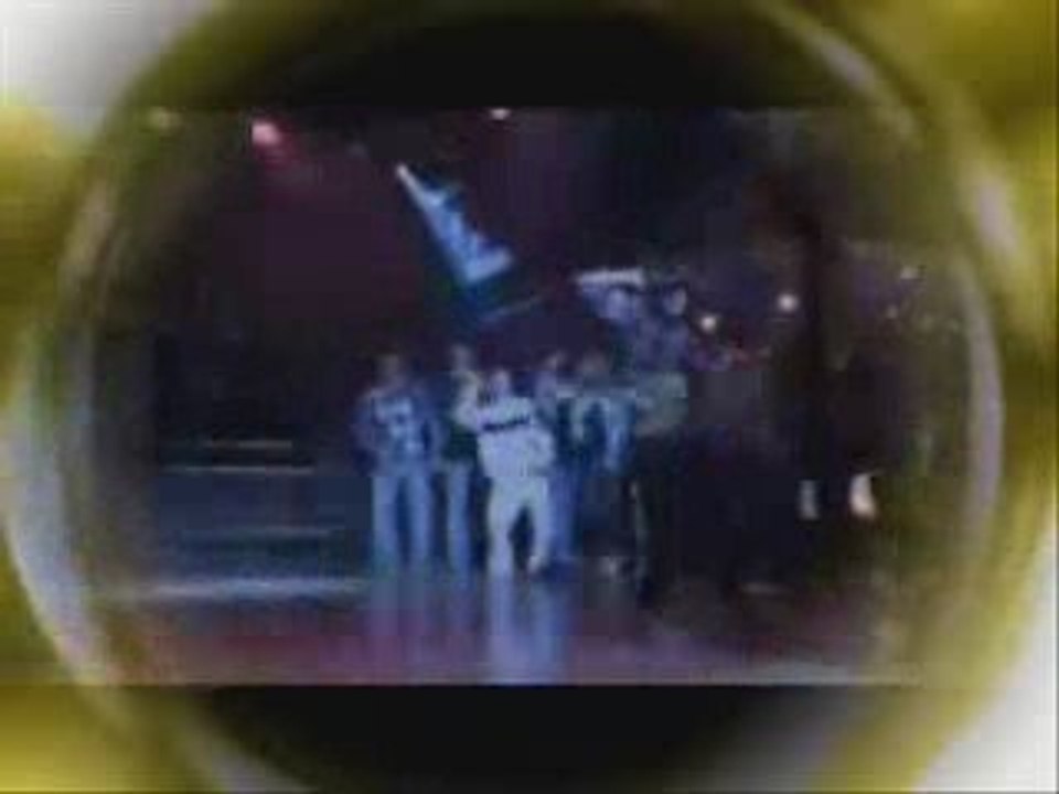 CLIP CENTER STAGE IT UP extrait 3