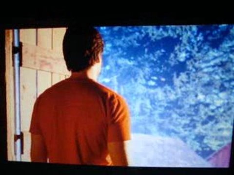 Smallville 7x19 Clark et Chloé dans la grange