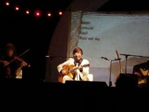 Concert Thomas Dutronc-Bastia-comme un Manouche sans guitare