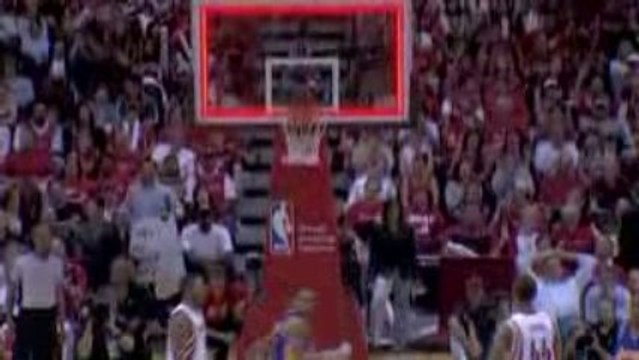 NBA Kobe Bryant buries a long 3-pointer to close the third q