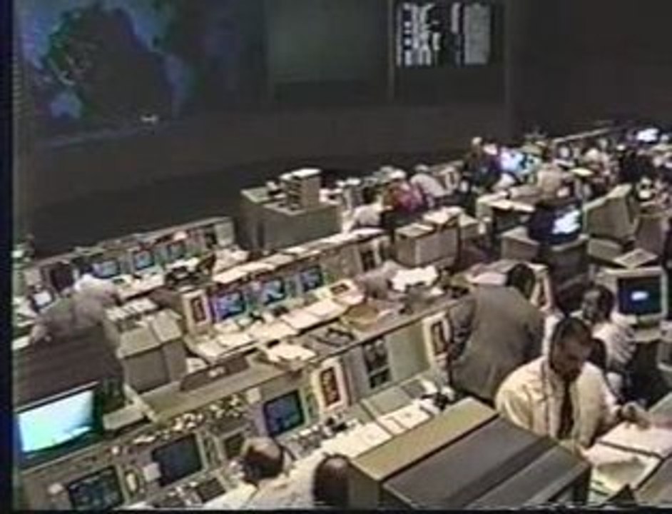 NASA cameras show UFOs near MIR