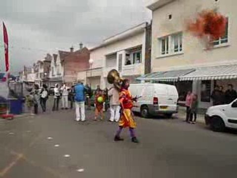MIKA FIRE le cracheur de feu à MERLIMONT FETE DE LA LUMIERE