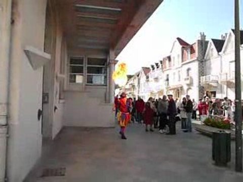 MIKA FIRE le cracheur de feu .à MERLIMONT FETE DE LA LUMIERE