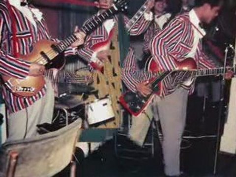 Electric Johnny & Skyrockets - Johnny On His Strings