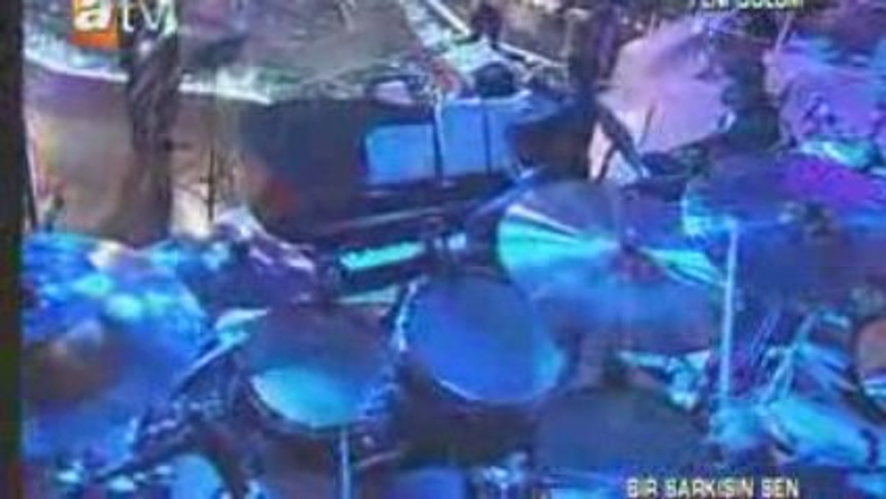 Şebnem Keskin -  Ayrılanlar için (Bir Şarkısın Sen)