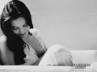 ANGELINA JOLIE * THANKS MOTHERS DAY 2009 *