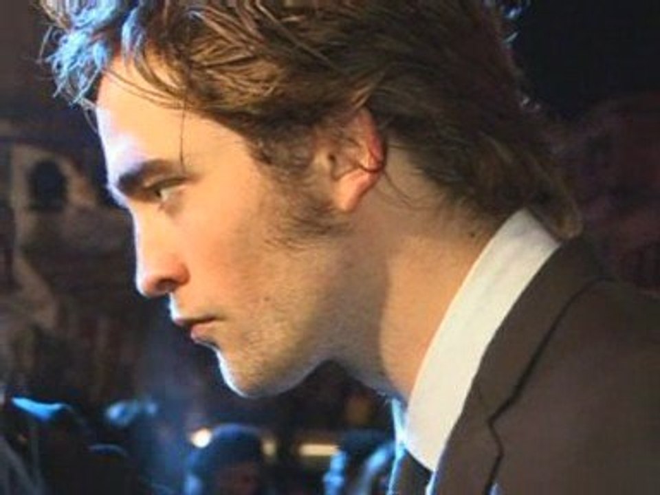 Robert Pattinson nude - Eastenders wins big at soap bash