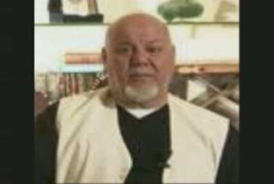 Elisabeth Lévy se moque de Yahia Gouasmi( centre zahra)