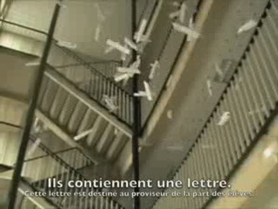 Lycée Gérard De Nerval : Avions en papier le 5 mai 2009