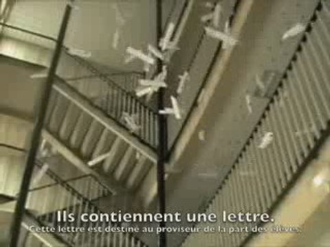 Lycée Gérard De Nerval : Avions en papier le 5 mai 2009