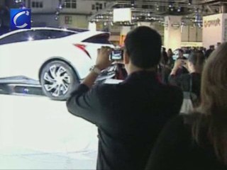 Miles de personas acuden al Salón del Automóvil de BCN