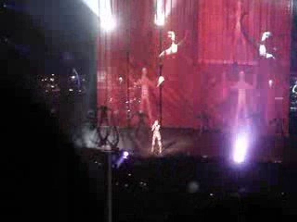 Mylène farmer au dôme le 09 mai je m'ennuie