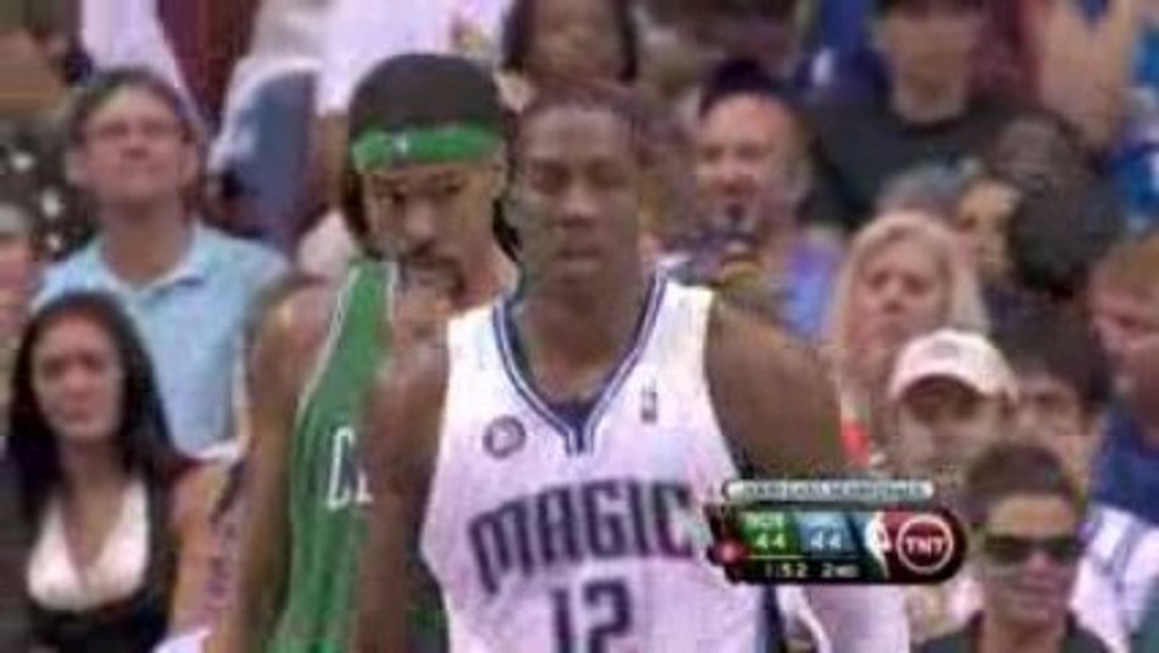 J.J. Redick throws a wonderful pass to Dwight Howard during