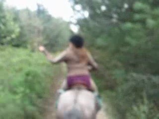 Week End A Cheval Vek Poo'