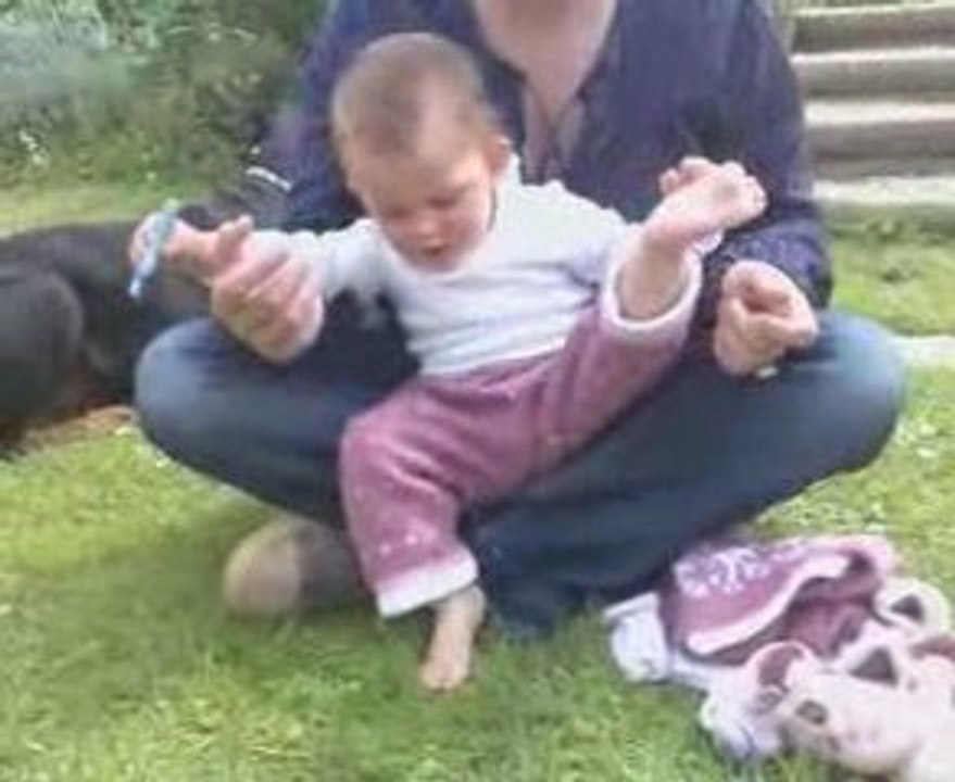 J aime pas avoir les pied sur l herbe