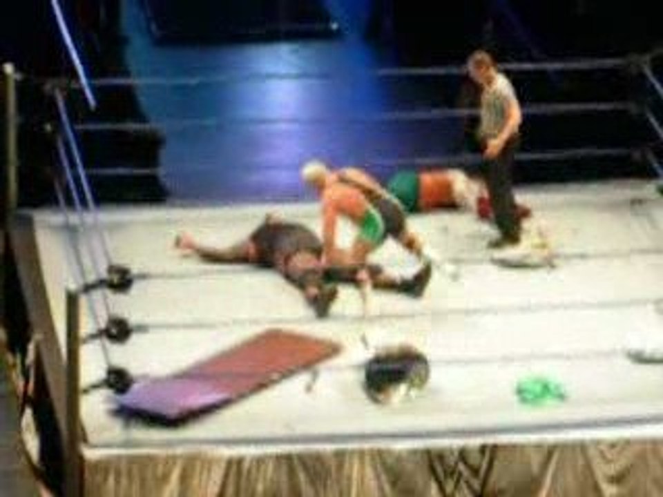 WWE Genève Finlay vs Mark Henry (4)