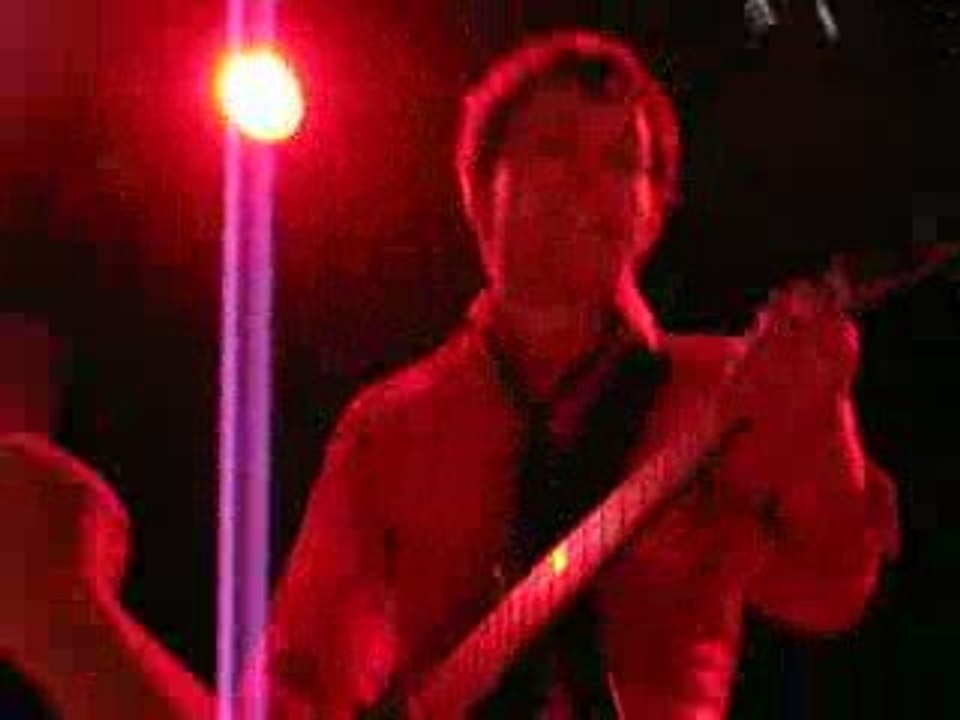 The Bishops - Lies and indictments [Live] in Paris