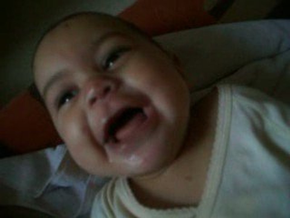 Neyssah - 4 mois - 11 mai 2009 : j'ai des choses à dire !