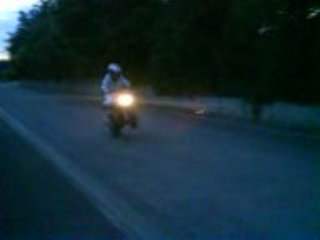 Damien qui fait des wheels avec son boost