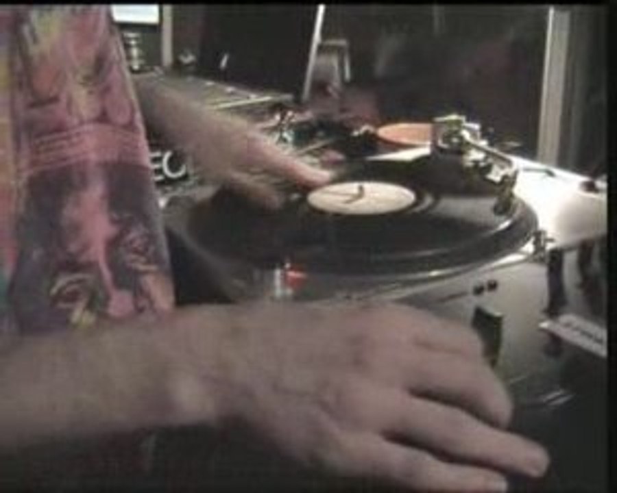 DJ FLY (CHAMPION DU MONDE DMC) en FREESTYLE