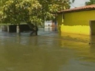 Brazil floods leave 300,000 homeless