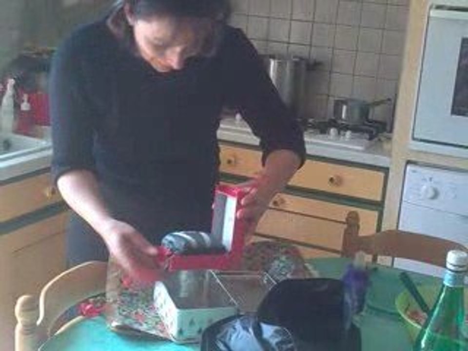 Xxl qui ouvre son cadeau...lol