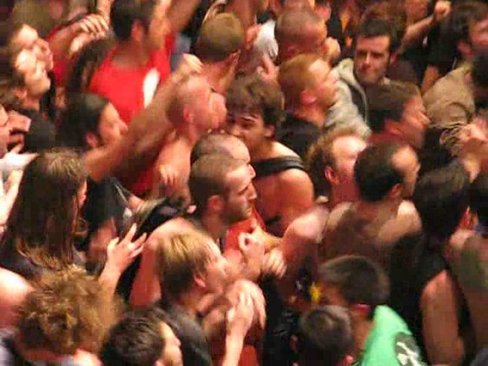 NOFX @ Bataclan | 23.04.2009 - 6 Pack Girls + Church & Skate