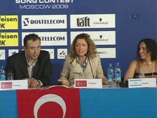 Final Vizesi Alan Hadise Basın Mensuplarının Karşısına Geçti